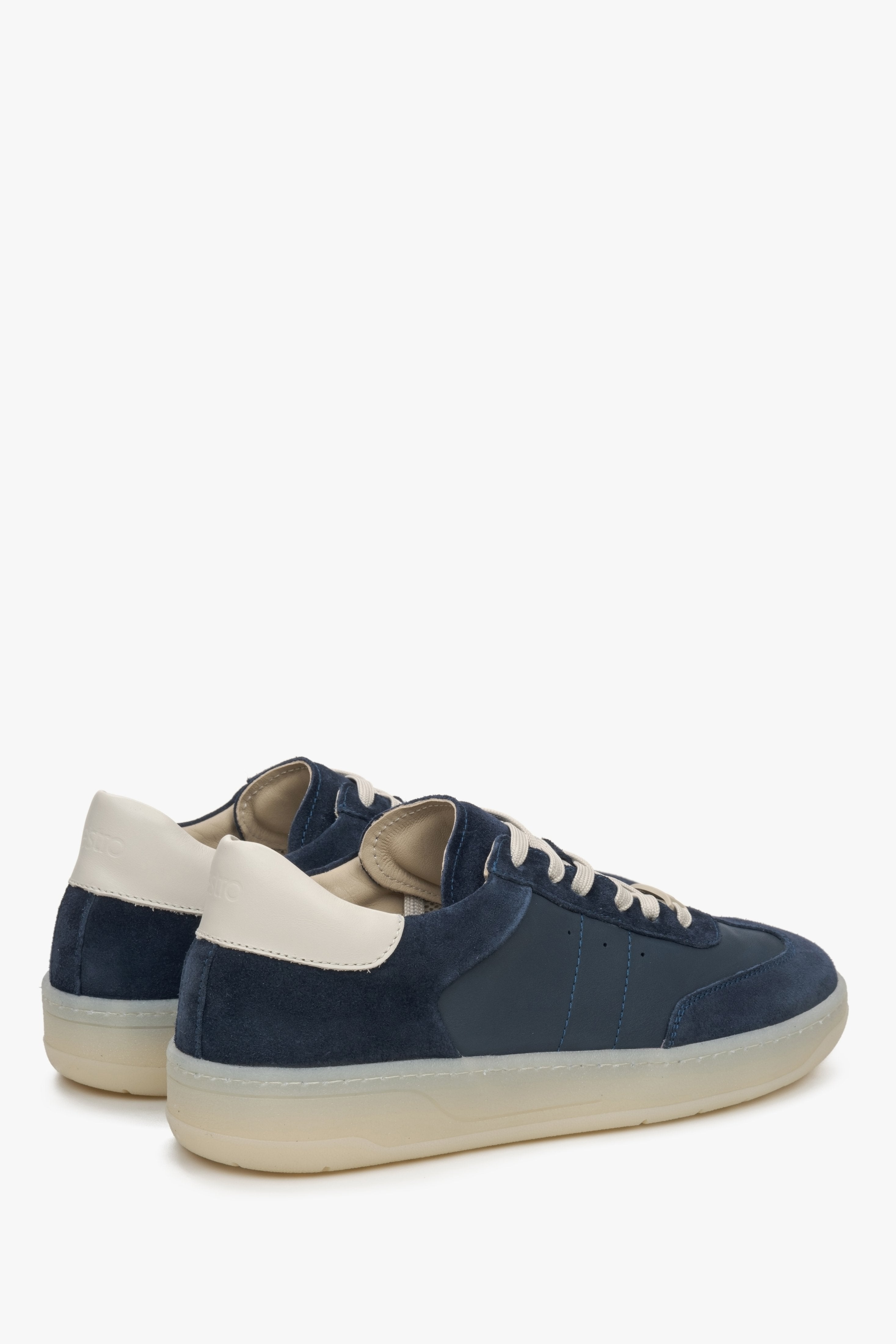 Women's dark blue sneakers Estro - close-up on the heel.