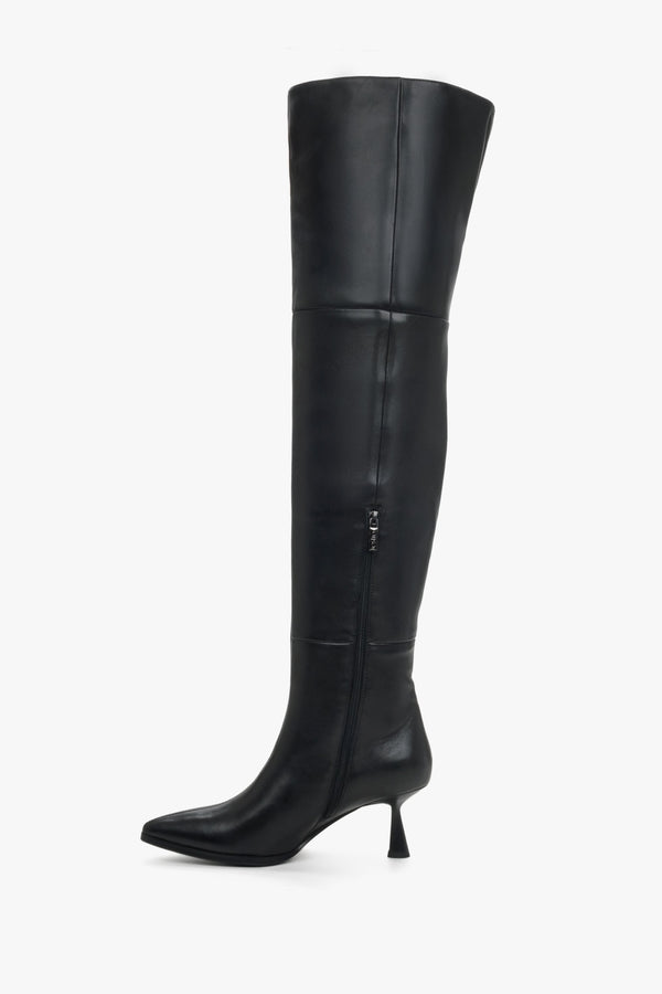 Women's low-heeled boots Estro in black - shoe profile.