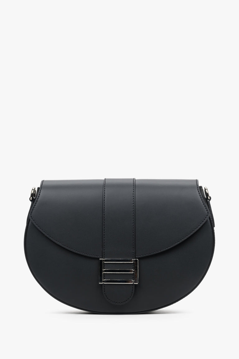 Medium-sized women's black leather handbag with a silver clasp.
