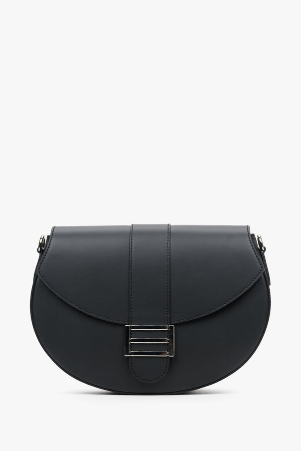 Medium-sized women's black leather handbag with a silver clasp.