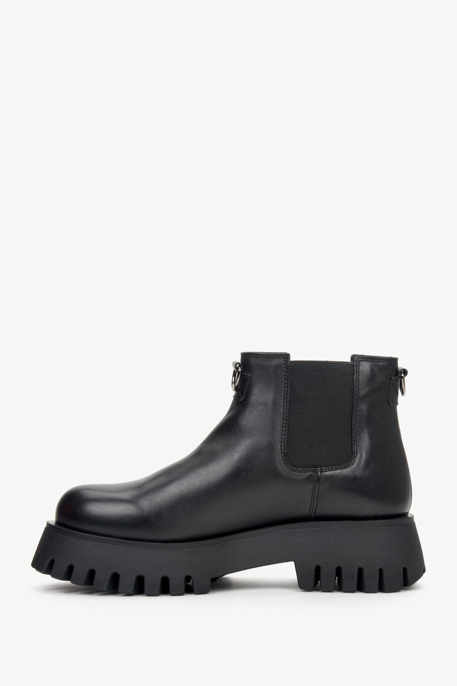 Women's low autumn ankle boots in black made from genuine leather by Estro - close-up of the shoe profile.