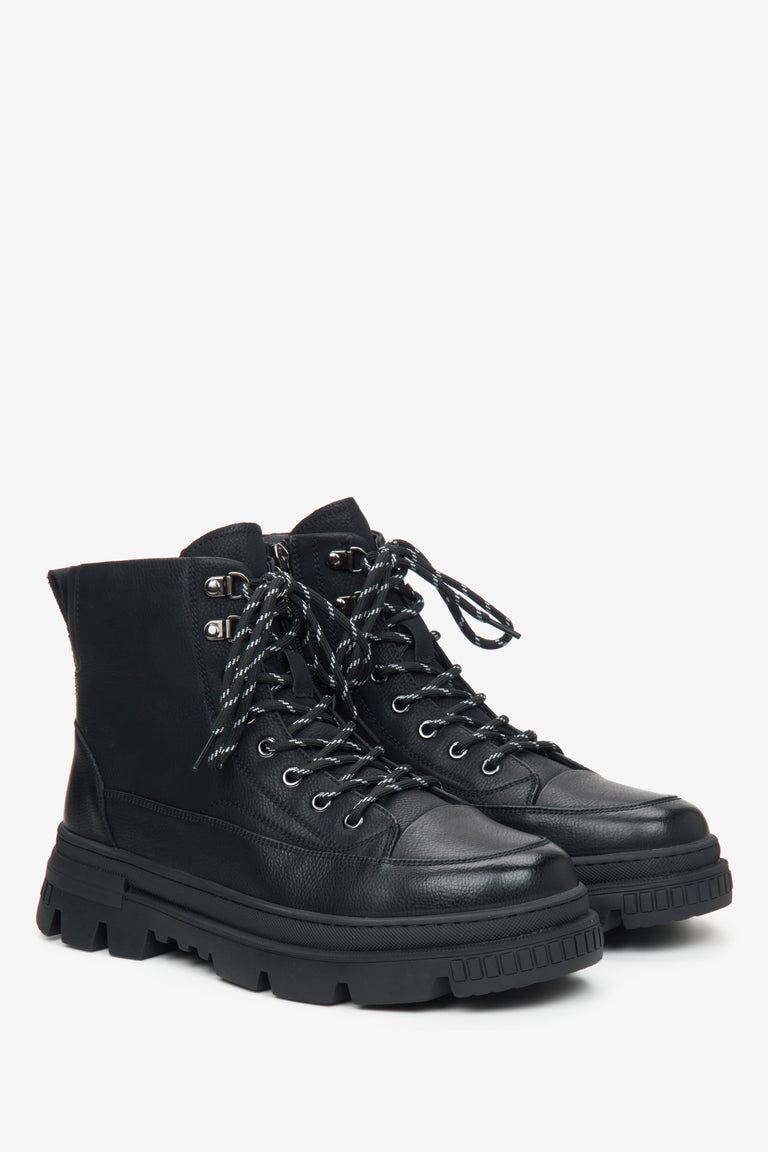 Men's winter ankle boots in black with a fur lining and decorative lacing by Estro.