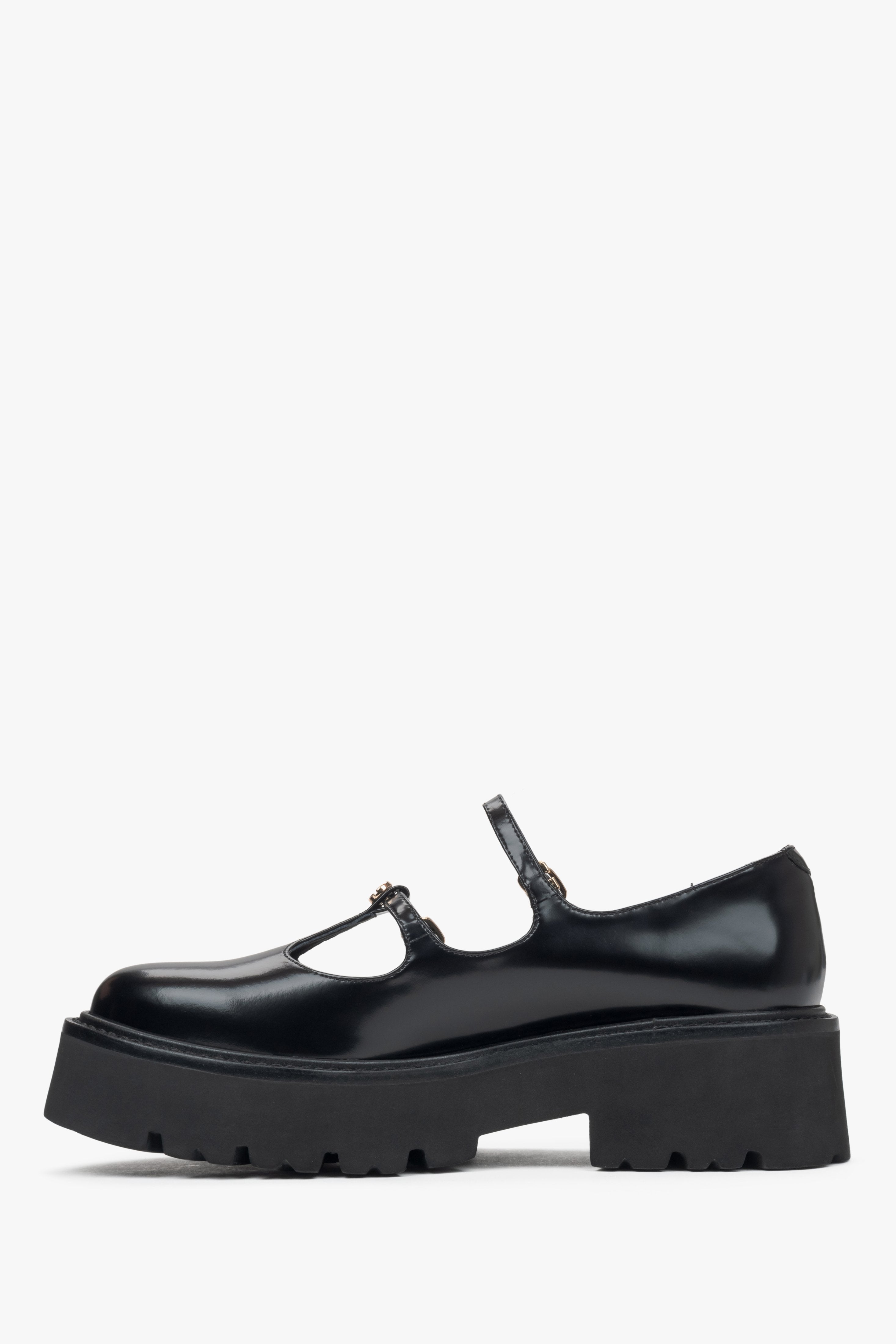 Black leather women's Mary Jane shoes Estro - side profile of the shoe.