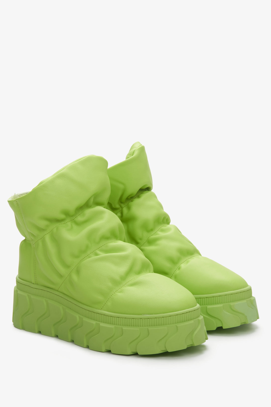 Women's snow boots in green.