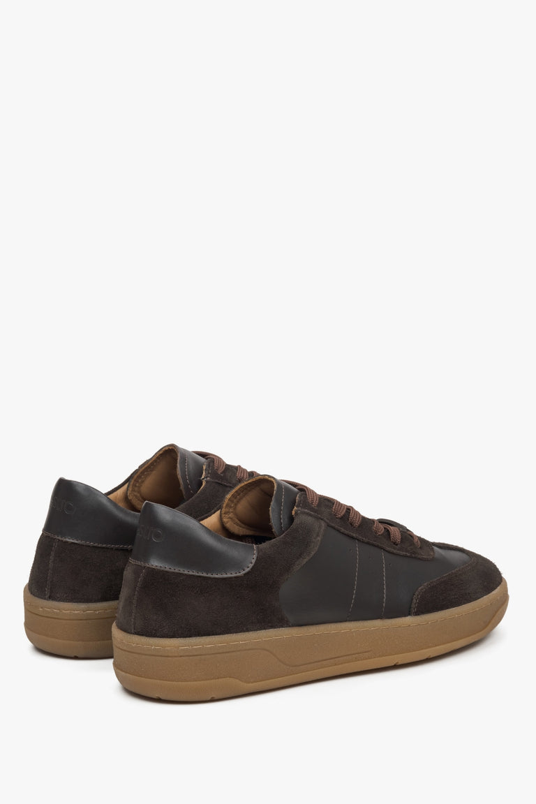 Women's brown sneakers Estro - close-up on the heel.