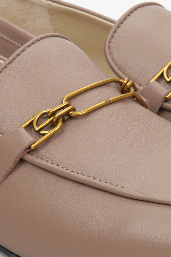 Women's beige leather loafers Estro - a close-up on details.