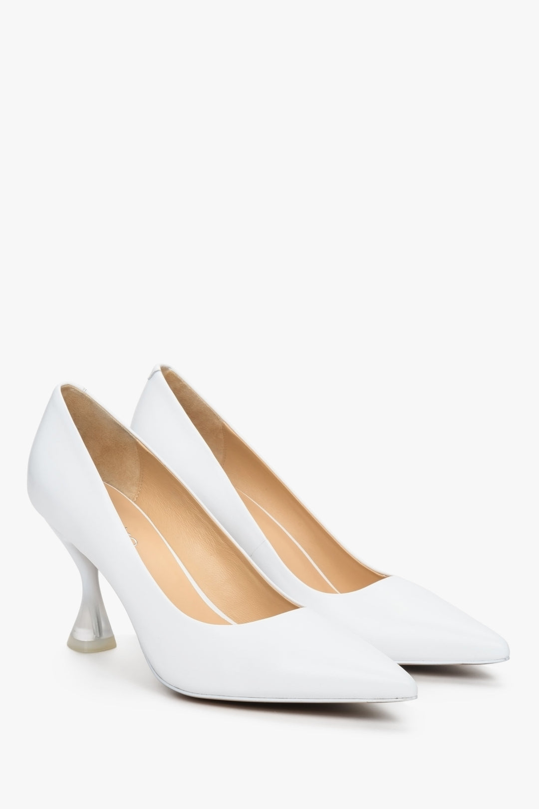 Women's white pointed high-heeled pumps - presentation of the front and side of the shoes.