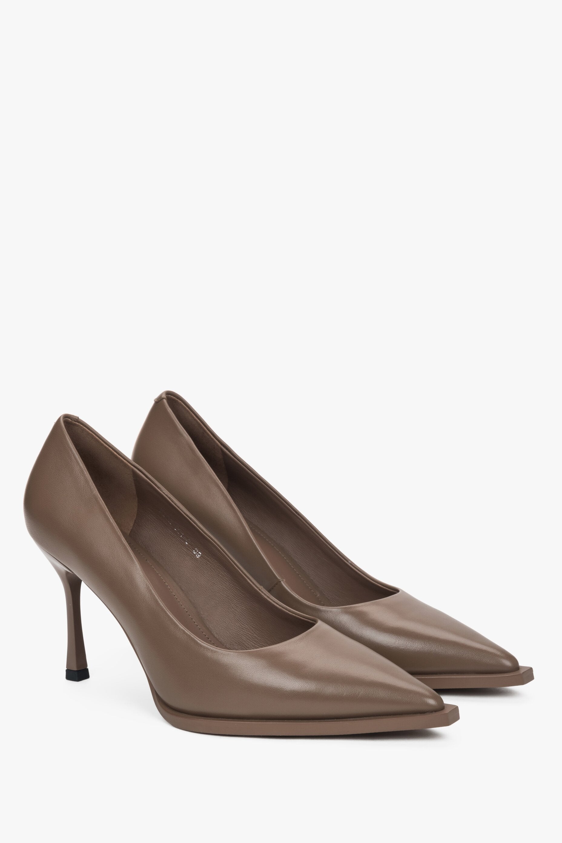 Estro women's brown leather stiletto pumps.