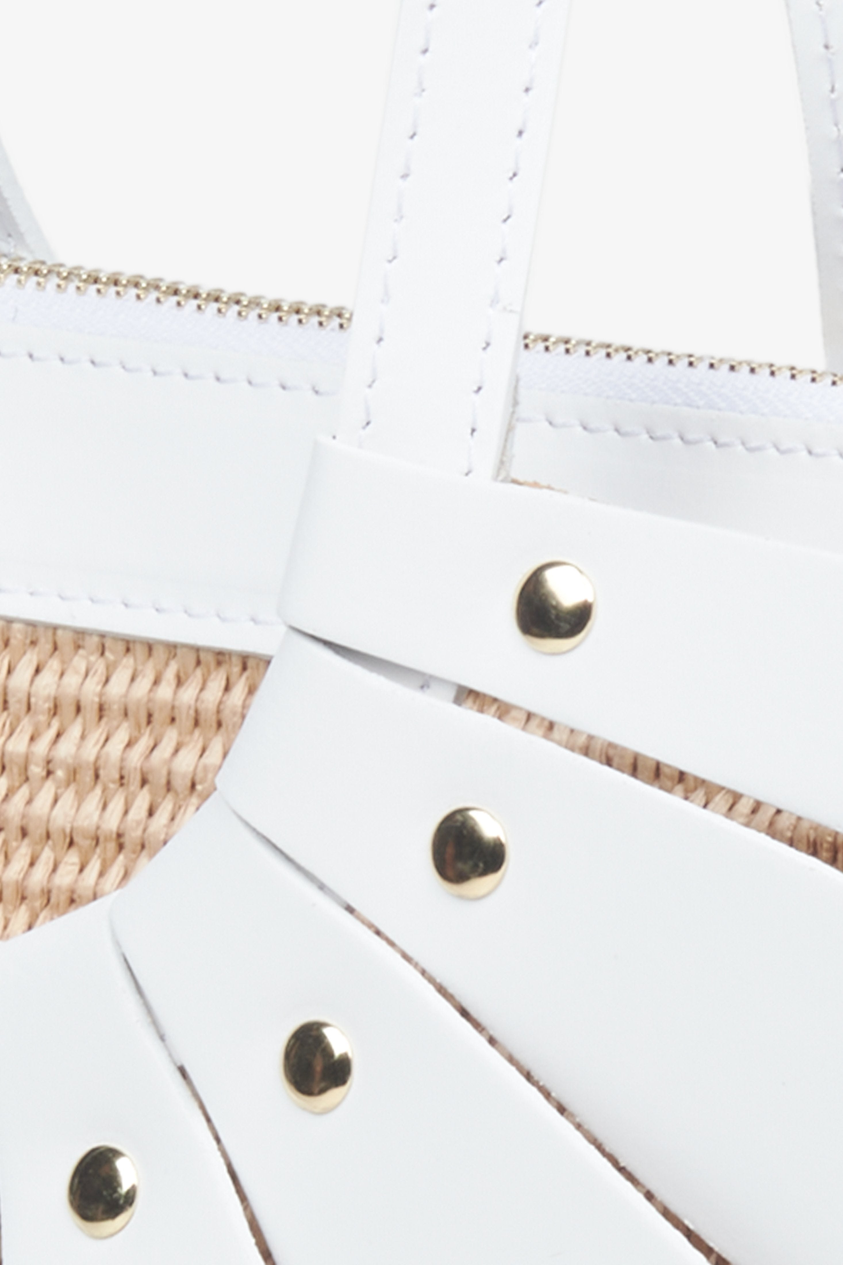 Estro white leather women's basket handbag - close-up on details.