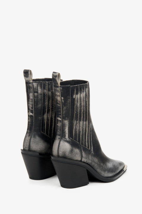 Black vintage leather cowboy boots by Estro - close-up of the heel.