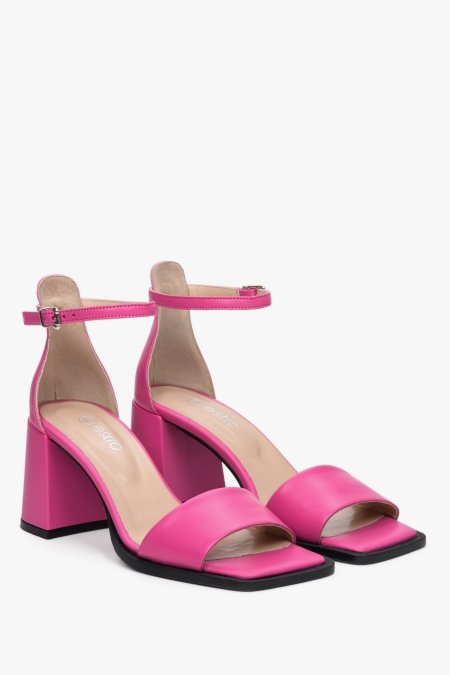 Pink Estro block-heeled sandals - presentation of the toe and side line of the summer footwear.