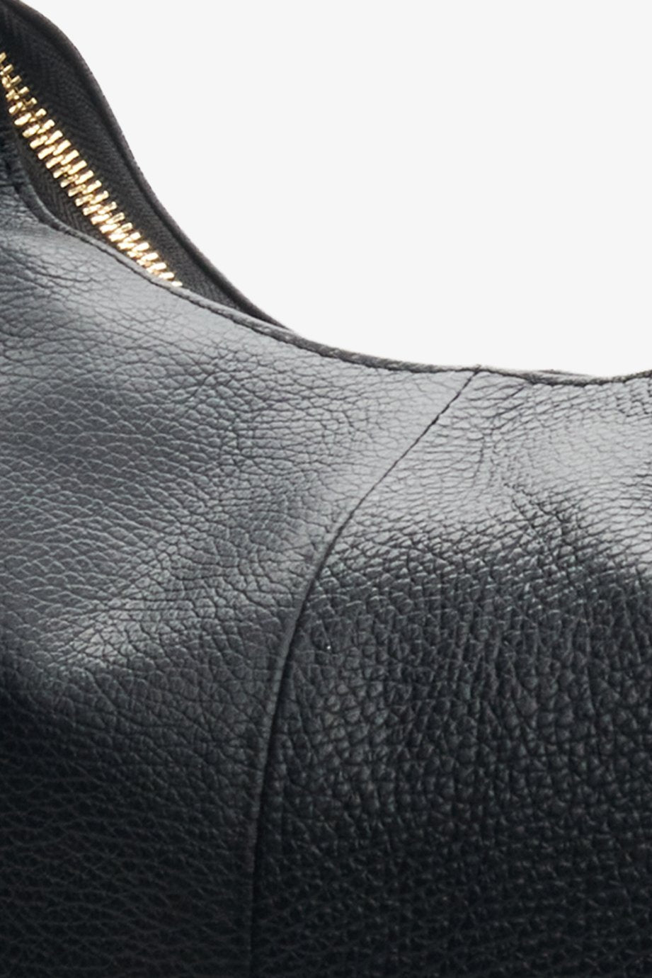 Women's black shopper made of genuine leather by Estro - close-up on details.