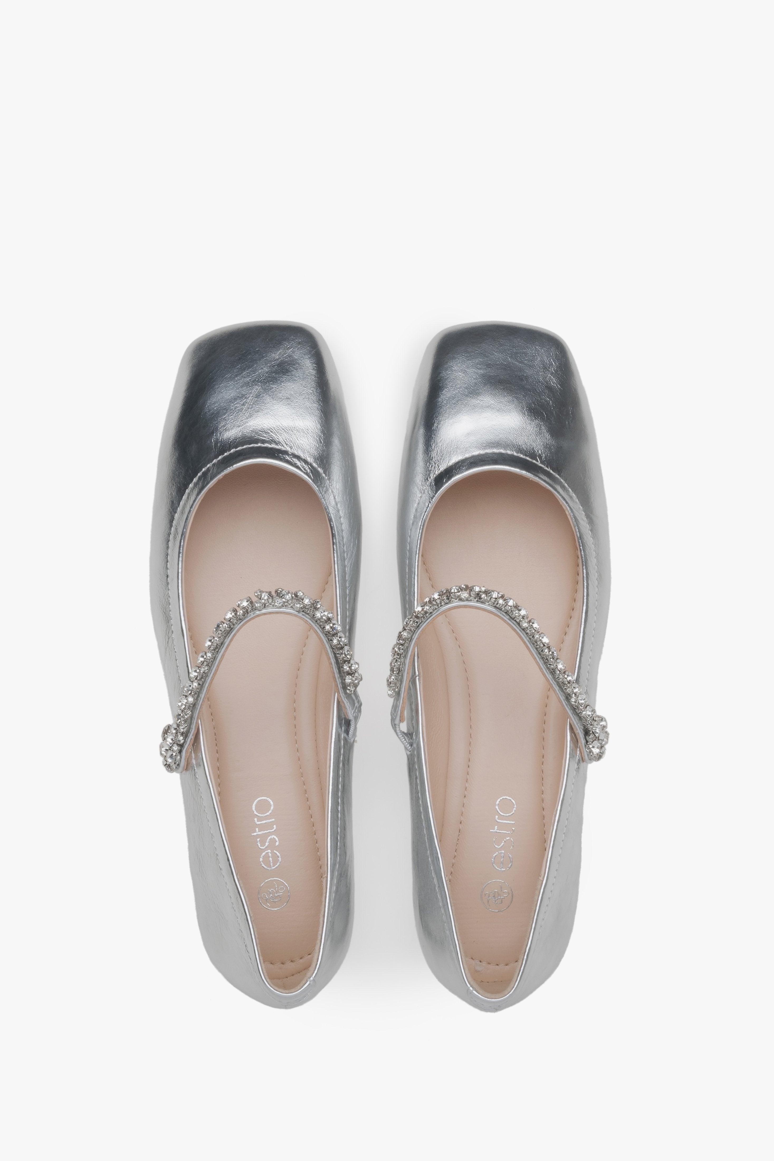 Estro women's silver ballet flats with decorative buckle - top view presentation.