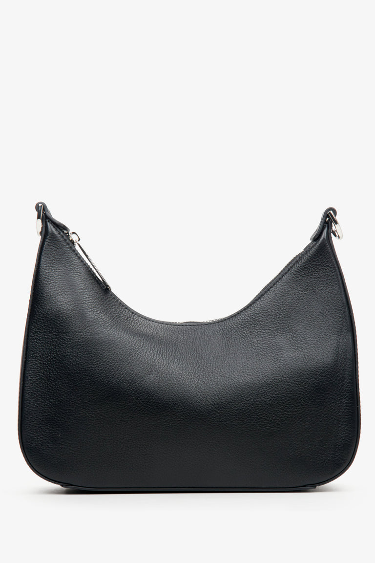 Women's black baguette bag by Estro - perfect for fall.