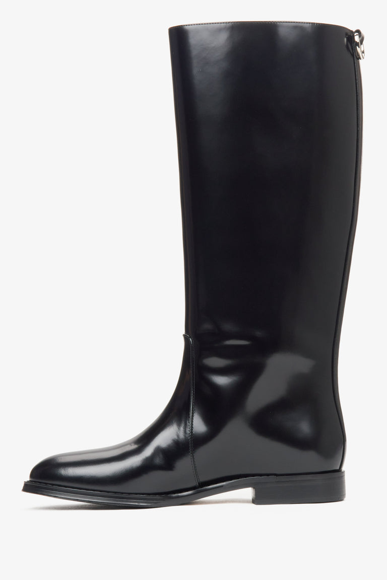 Estro black leather knee-high boots for women with a wide shaft and high gloss finish - side view of the shoe.