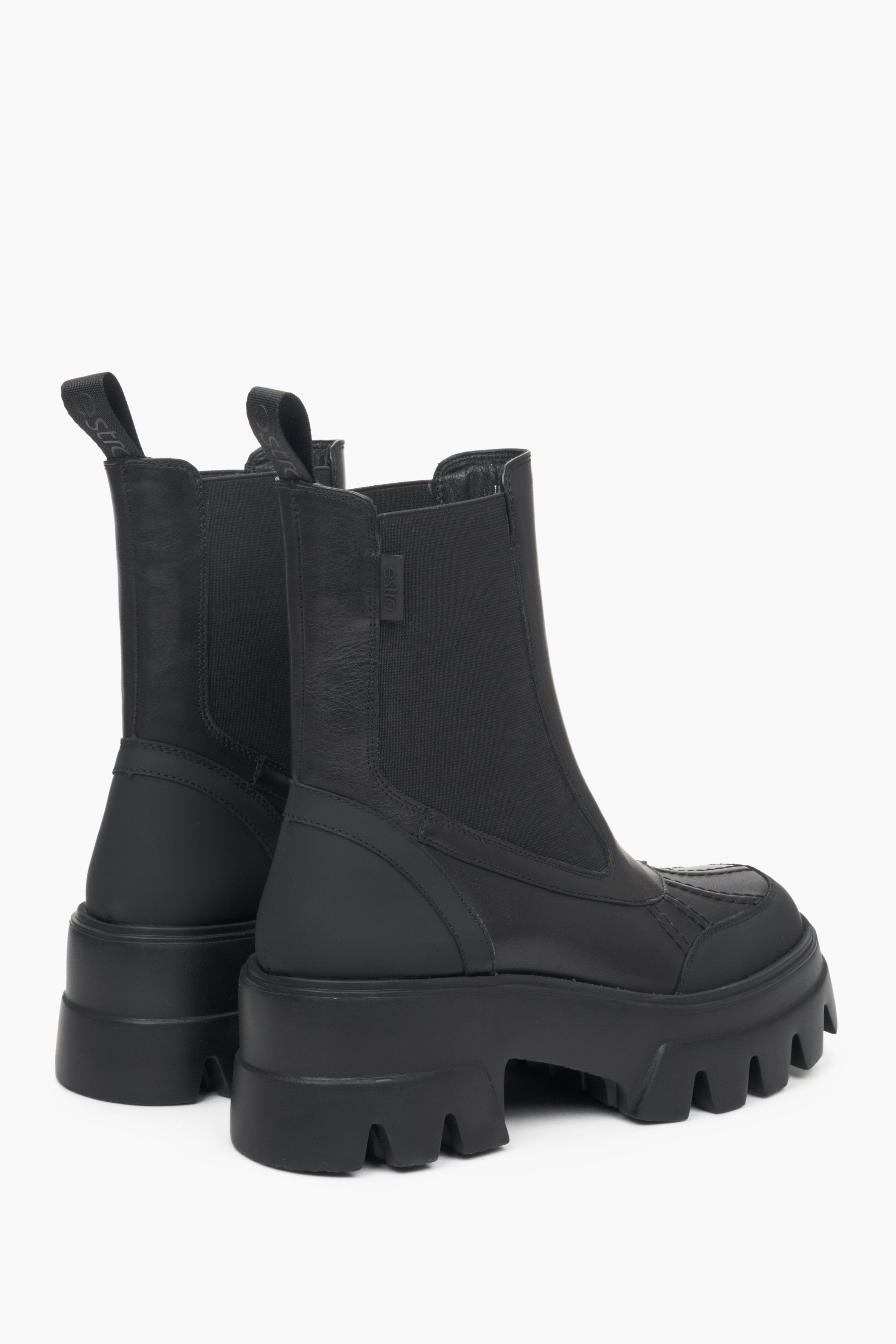 Women's high fall boots made of genuine black leather by Estro - profile and back of the shoe.