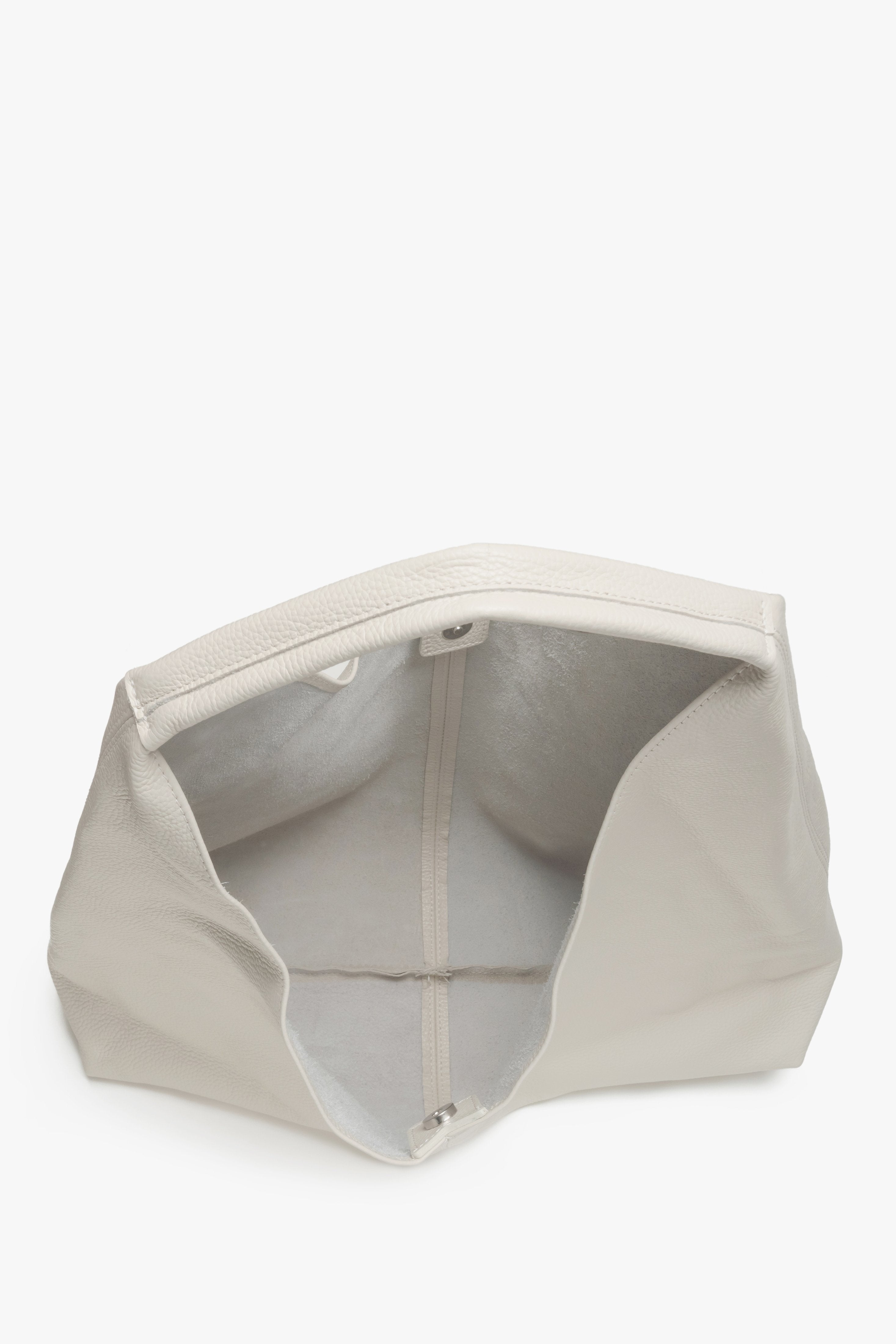 Women's cream beige hobo bag - a close-up on details.