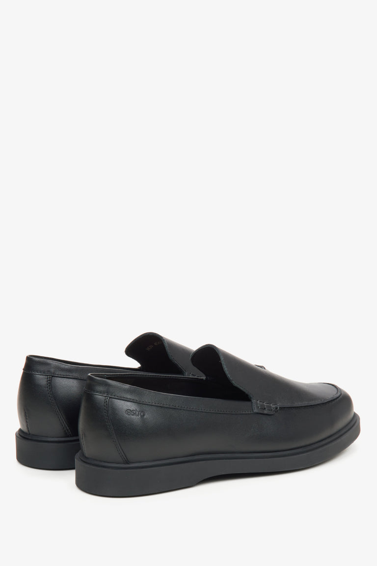 Men's black moccasins Estro made of genuine leather - close-up on the heel.