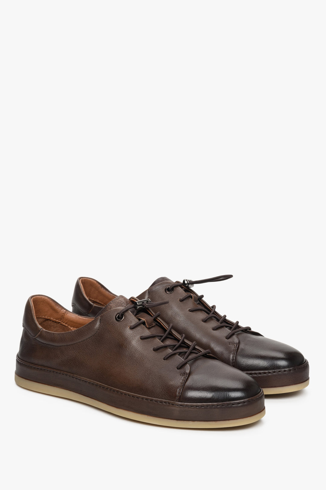 Men's brown sneakers made of genuine leather by Estro - presentation of the toe and side seam of the shoes.
