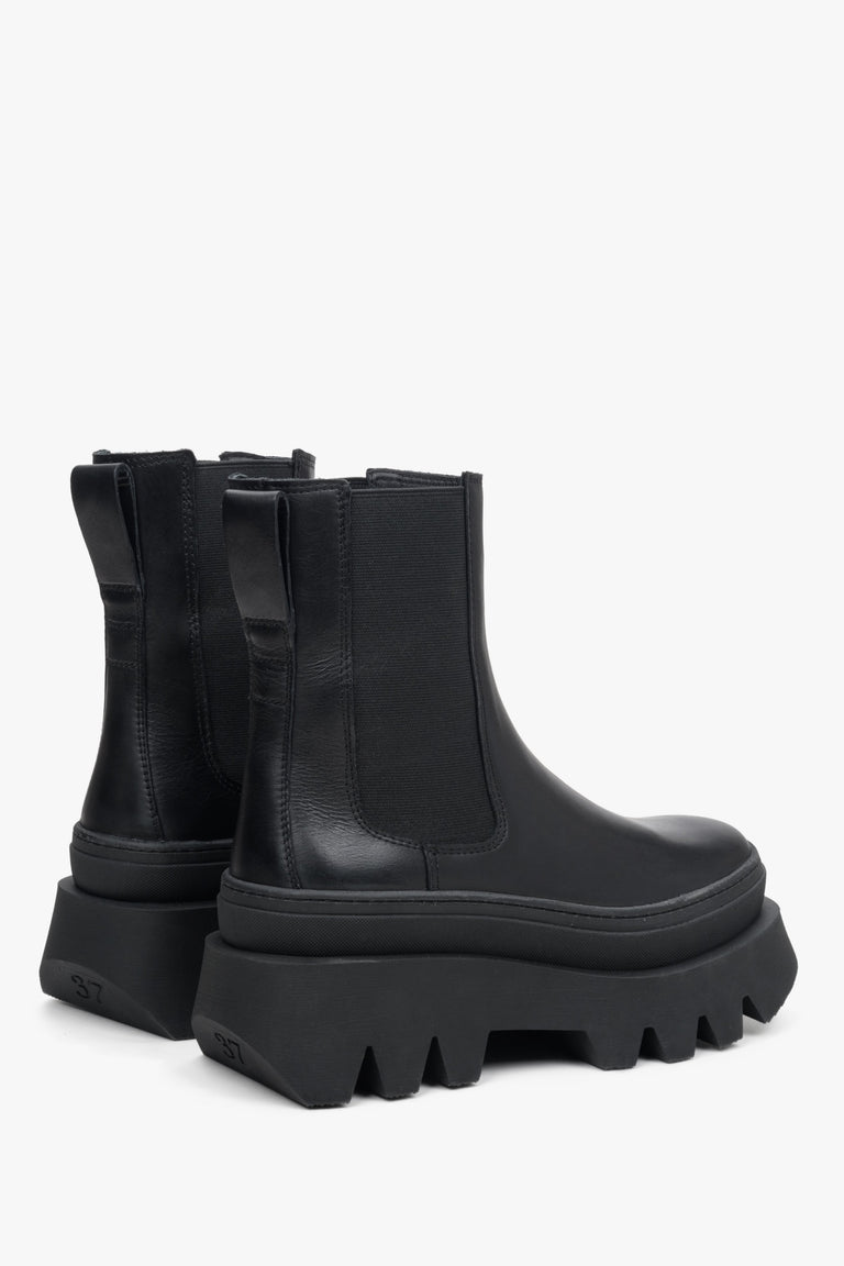 Women's black chelsea boots by Estro on a flexible sole - shoe profile.