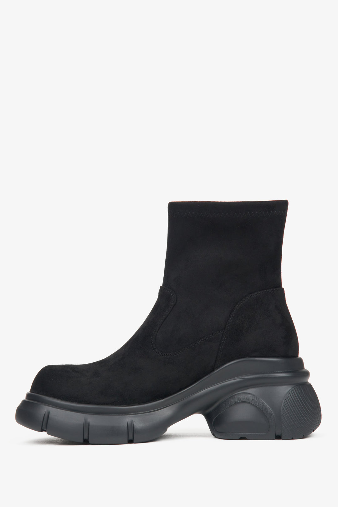 Women’s black chelsea boots made of Italian velour on a flexible platform Estro - profile view.