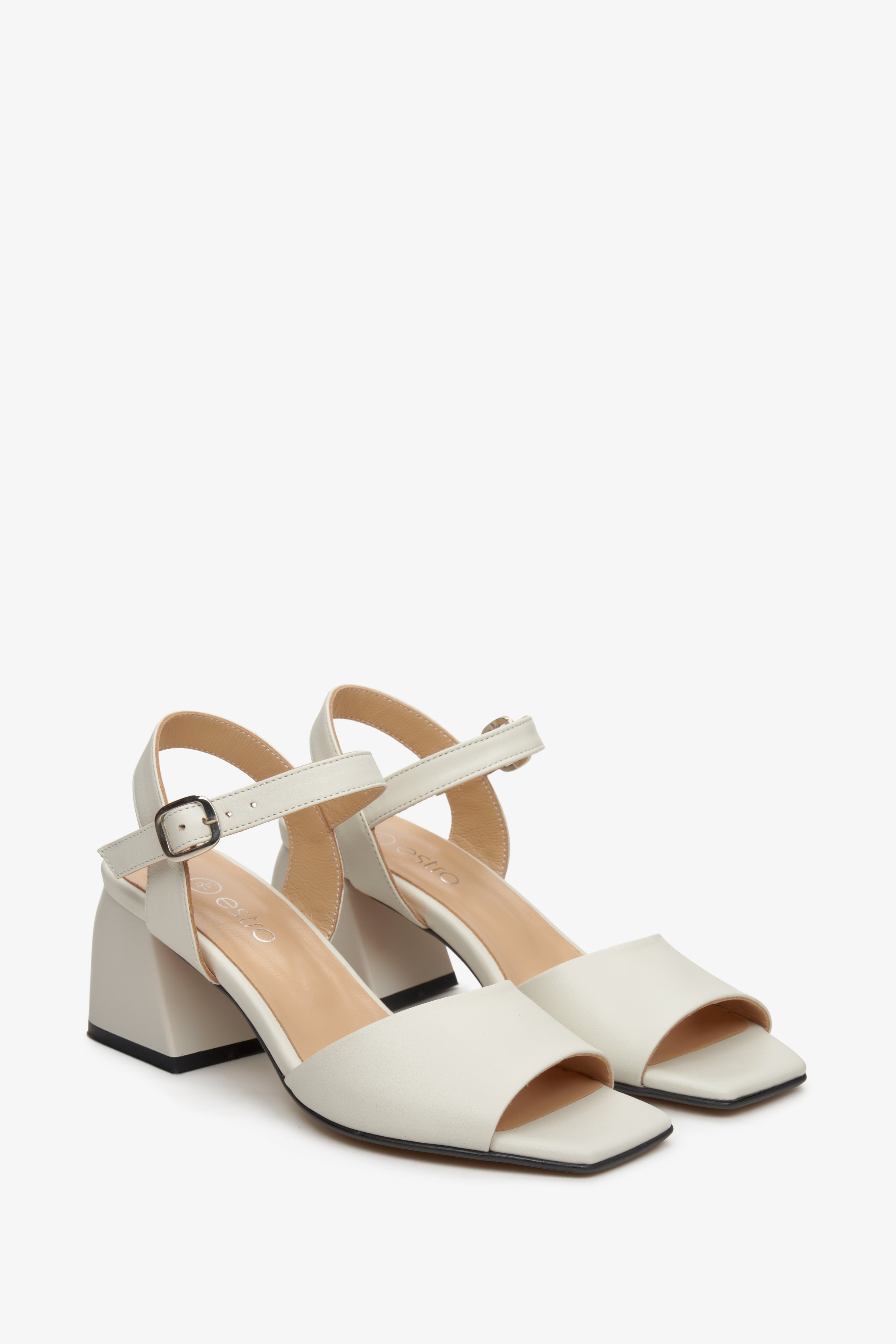 Women's beige sandals made of natural leather by Estro - presentation of shoe seams and toe cap.