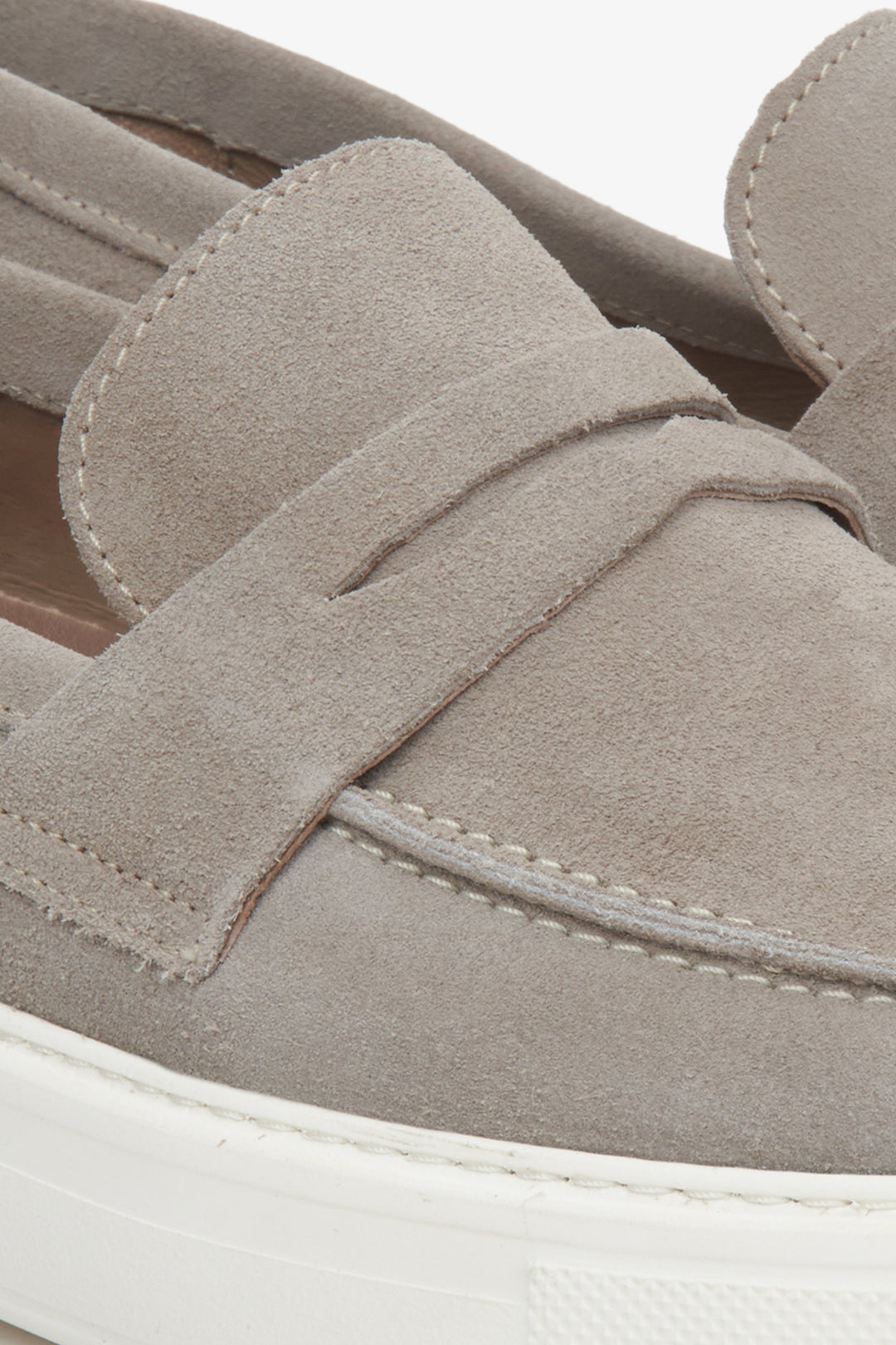 Men's beige suede loafers Estro - a close-up os seaming system