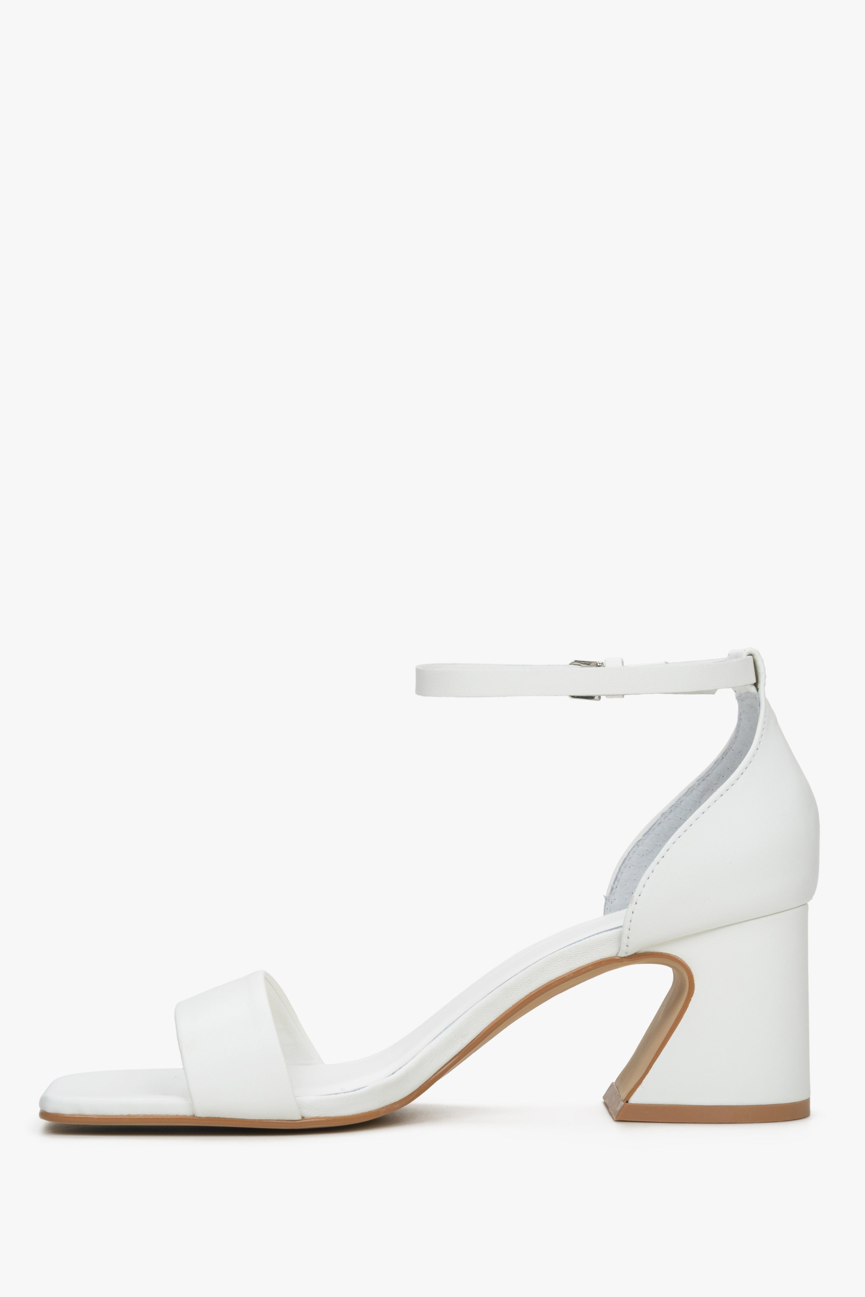 ER00115219 Estro Women's White Heeled Sandals