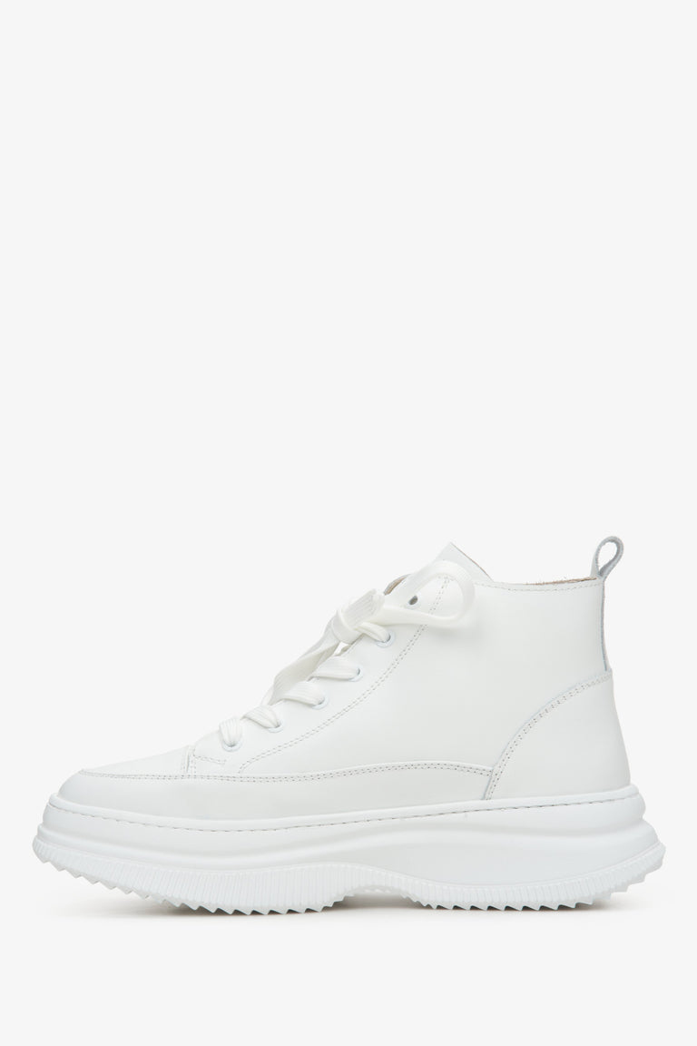 Fashion natural leather sneakers in white by Estro.