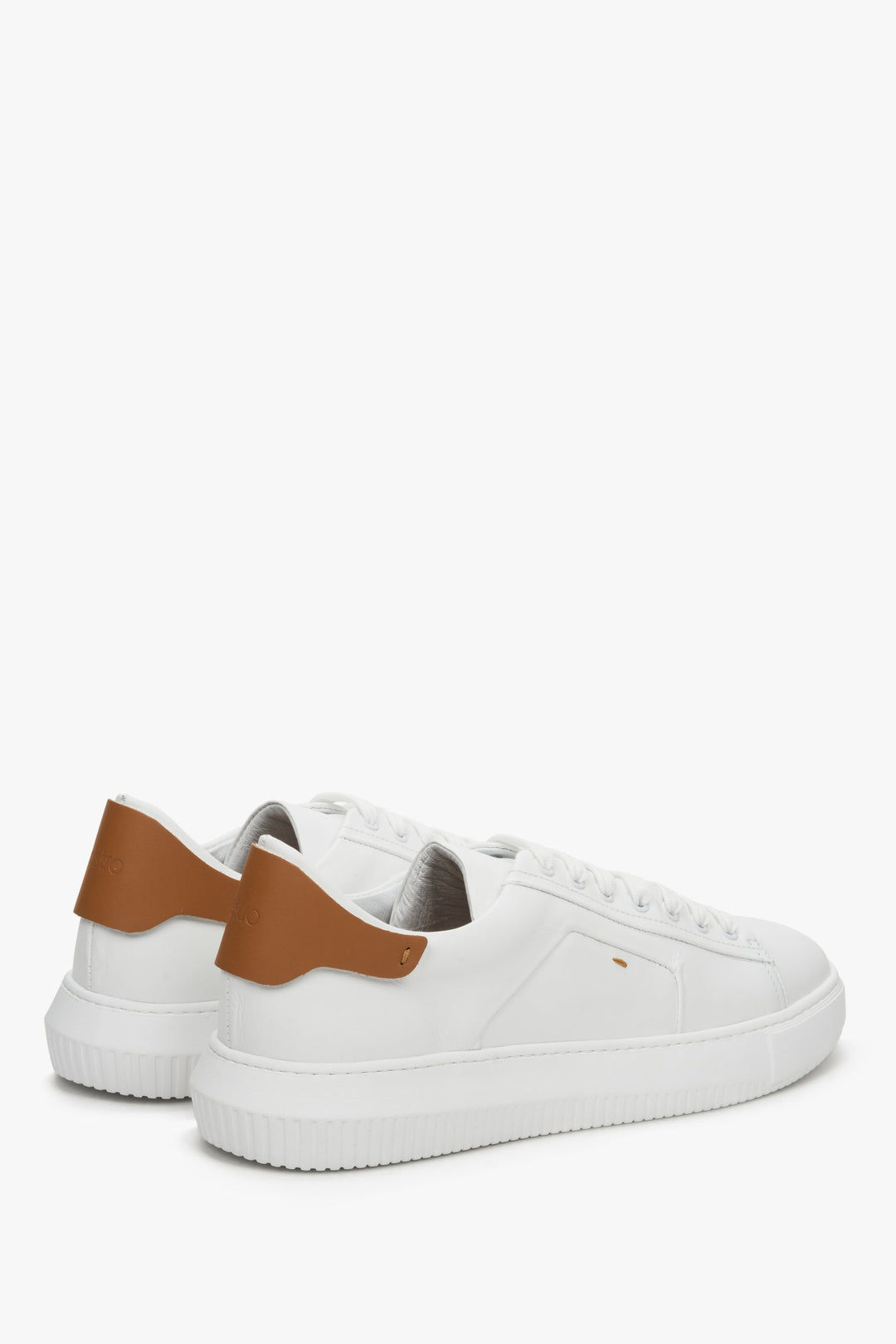 Men's white & brown leather sneakers for spring and fall - prezentation of the shoe side and heel counter.