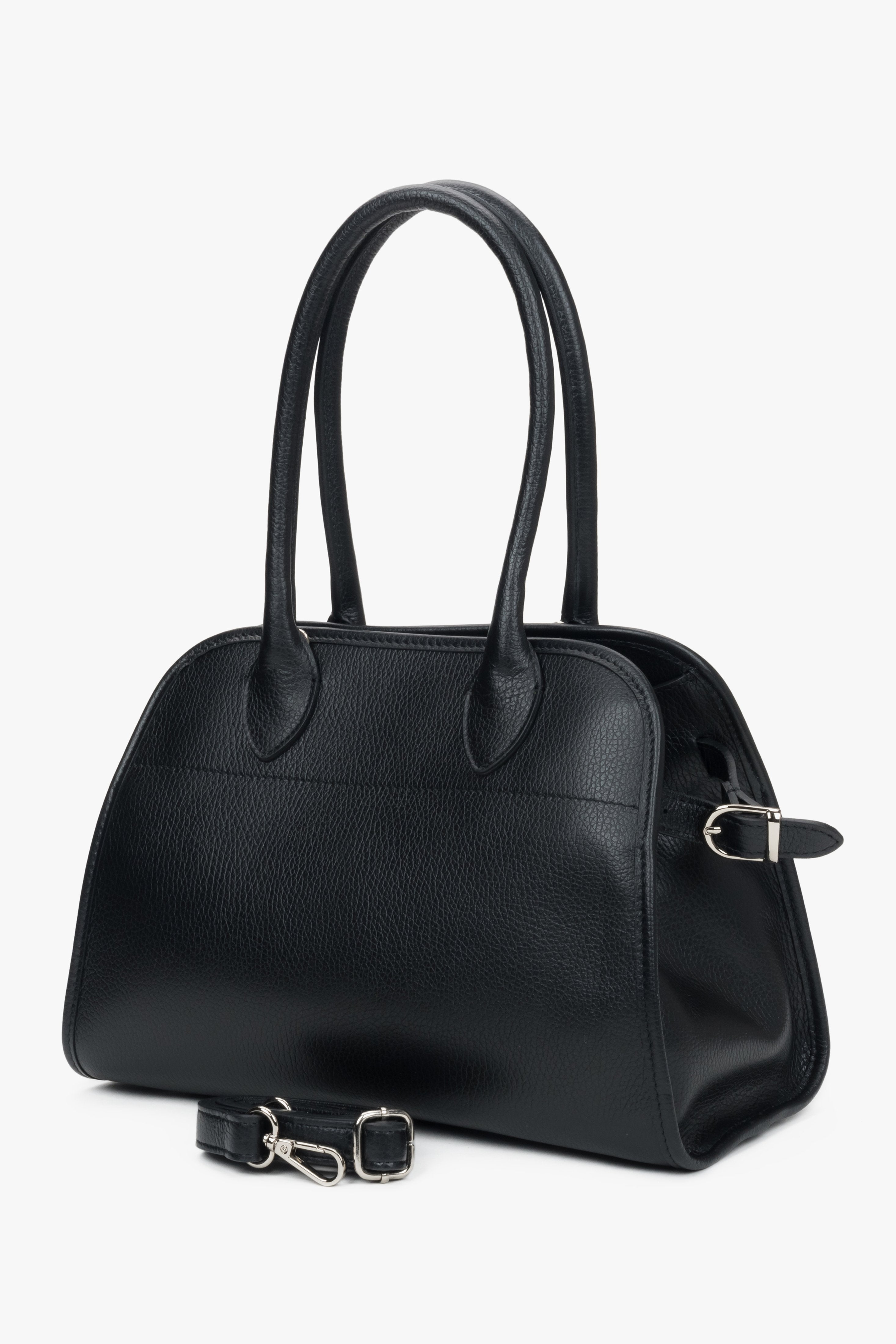 Stylish and convenient women's satchel handbag in classic black, crafted from premium Italian leather, from Estro.