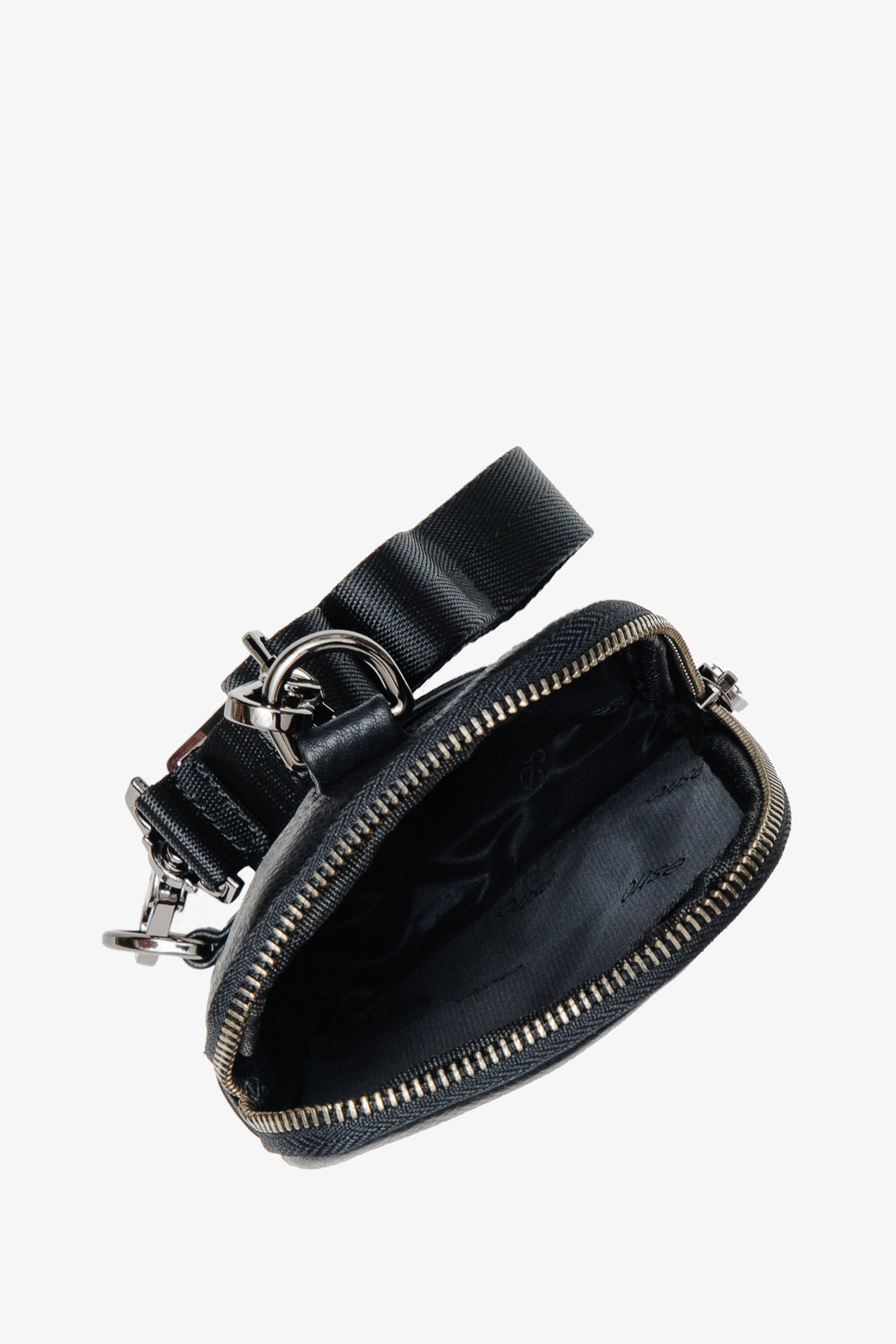 Handy men's black wallet by Estro - close-up on the interior.