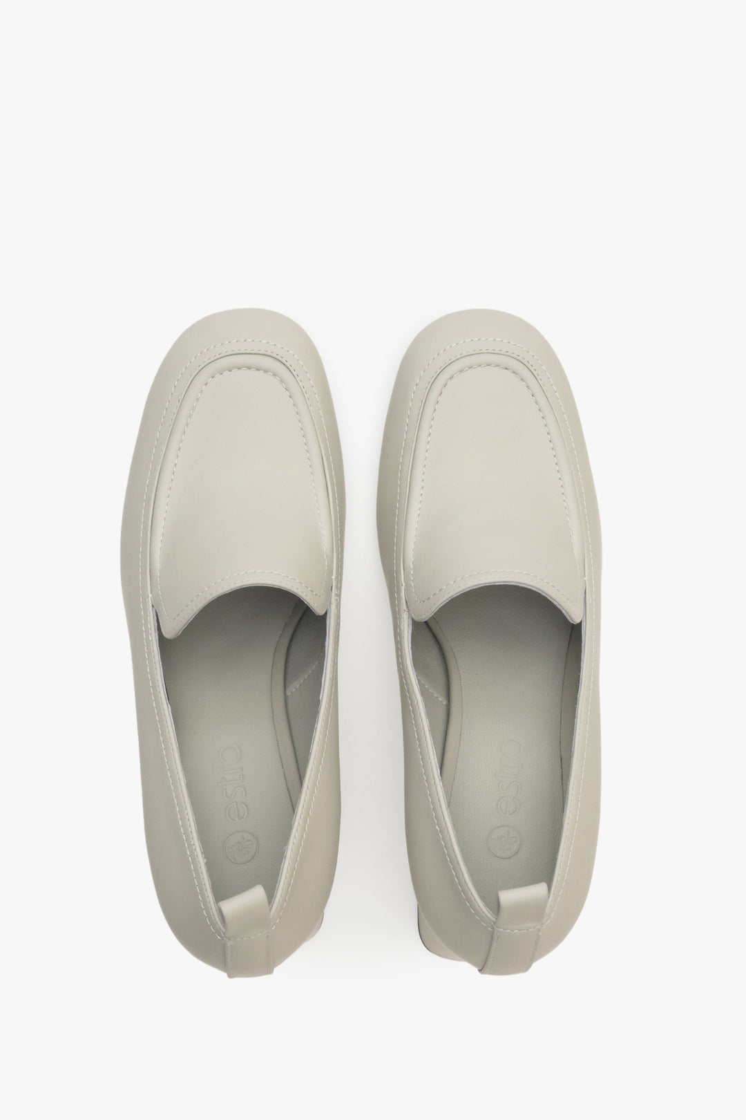 Women's stylish loafers in light beigeEstro - presentation from above.