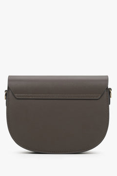 Estro women's dark brown shoulder bag - back view of the model.