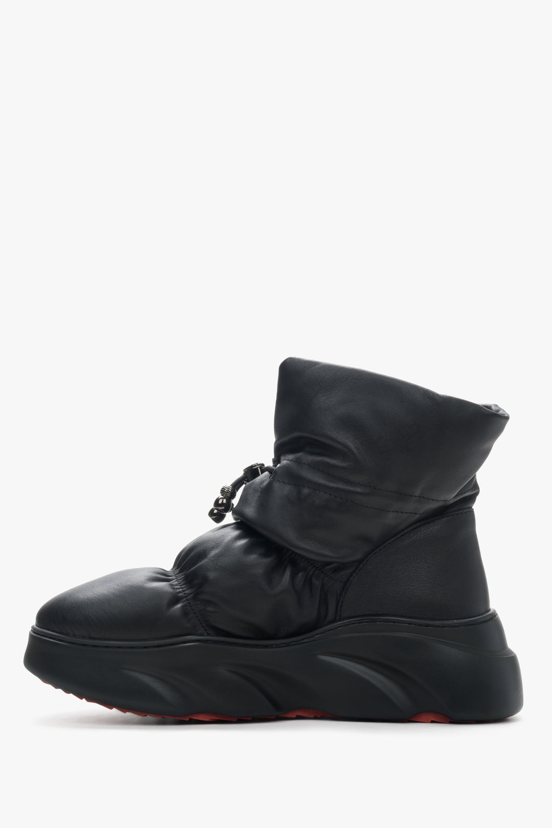 Women's black Estro leather snow boots - shoe profile.