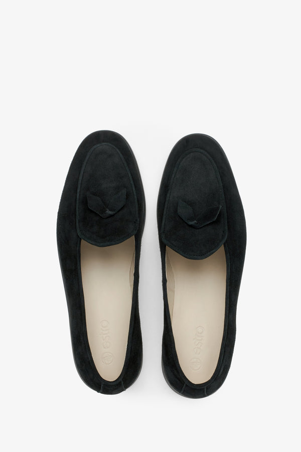 Women's black velour moccasins by Estro - top view presentation of the model.