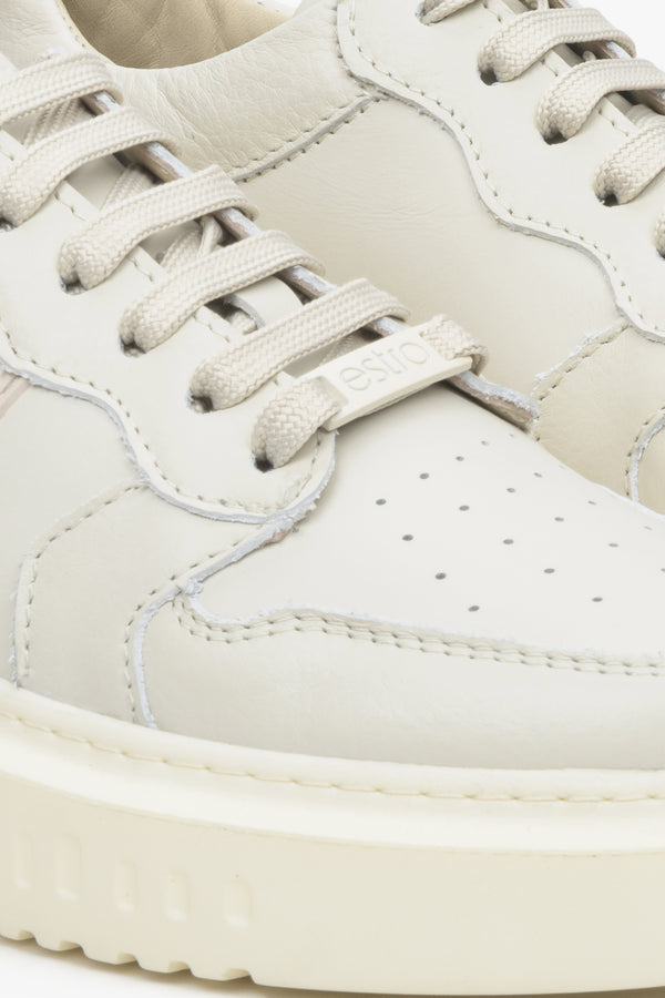 Leather women's Estro sneakers with laces on a flexible sole, light beige - close-up on the details.