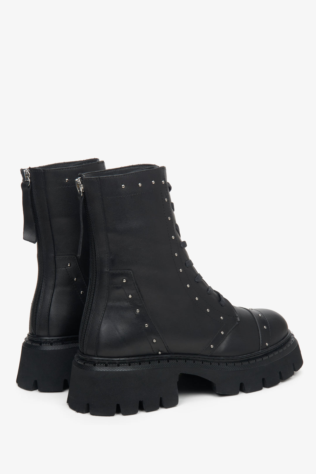 Black leather insulated ankle boots Estro - a close-up on a shoeline.