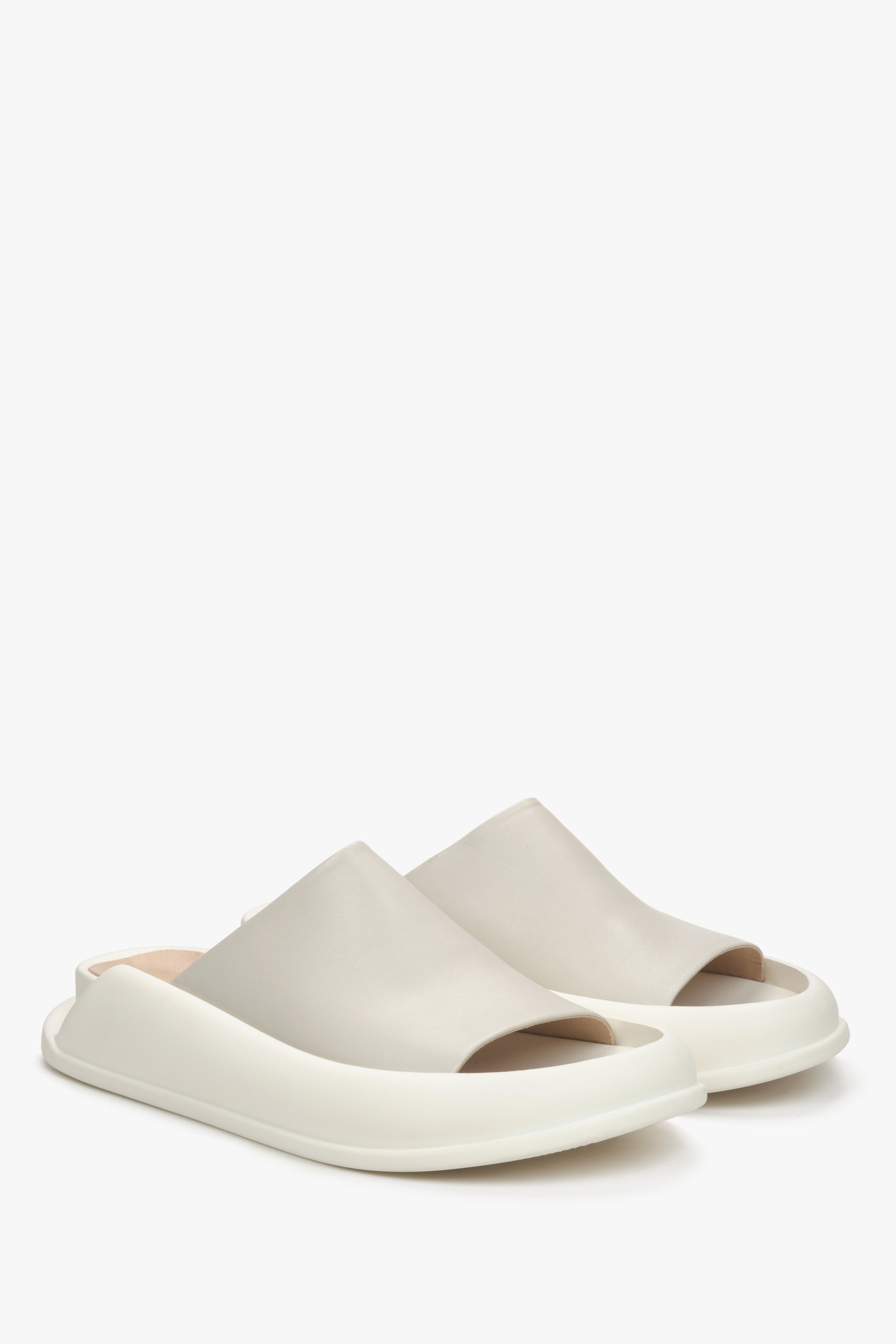 Women's light beige slide sandals made of soft genuine leather by Estro.