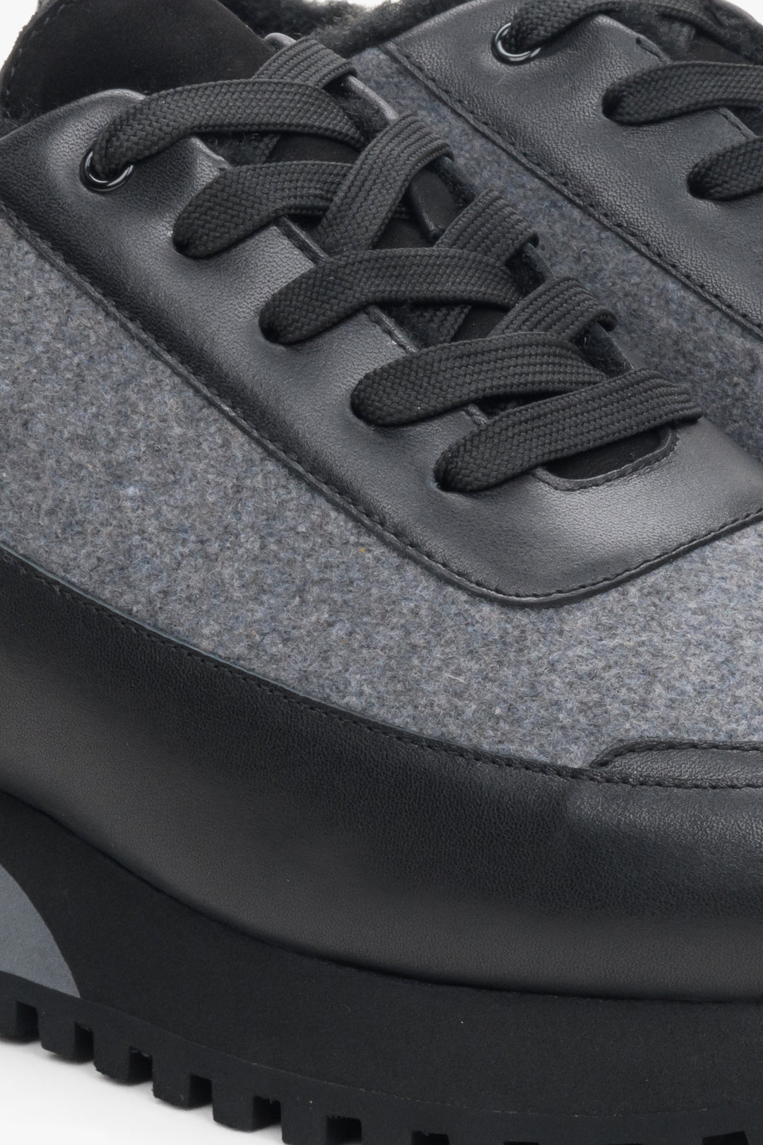 Women's leather sneakers in black and gray by Estro - close-up on the details.