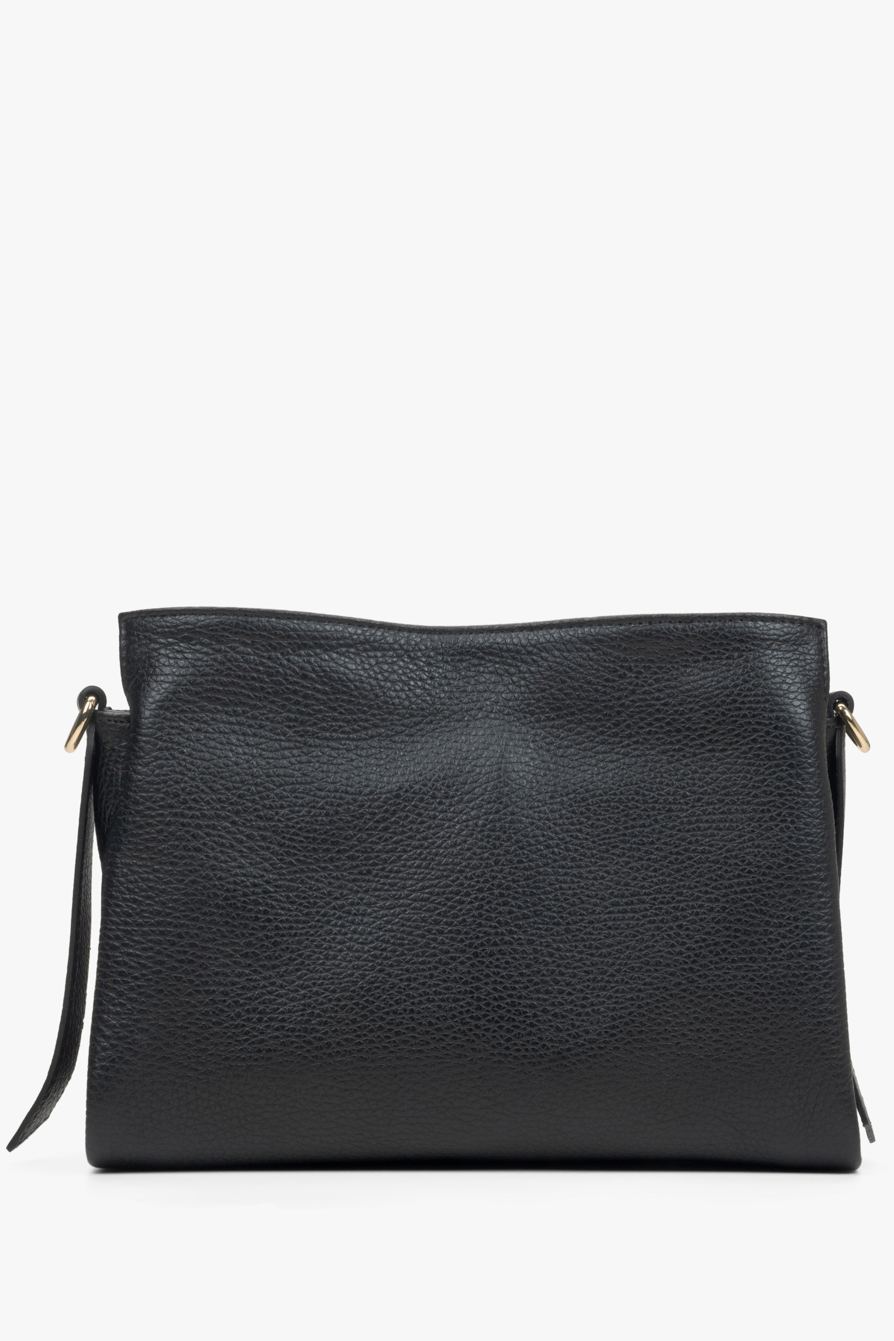 Estro women's black leather crossbody bag.