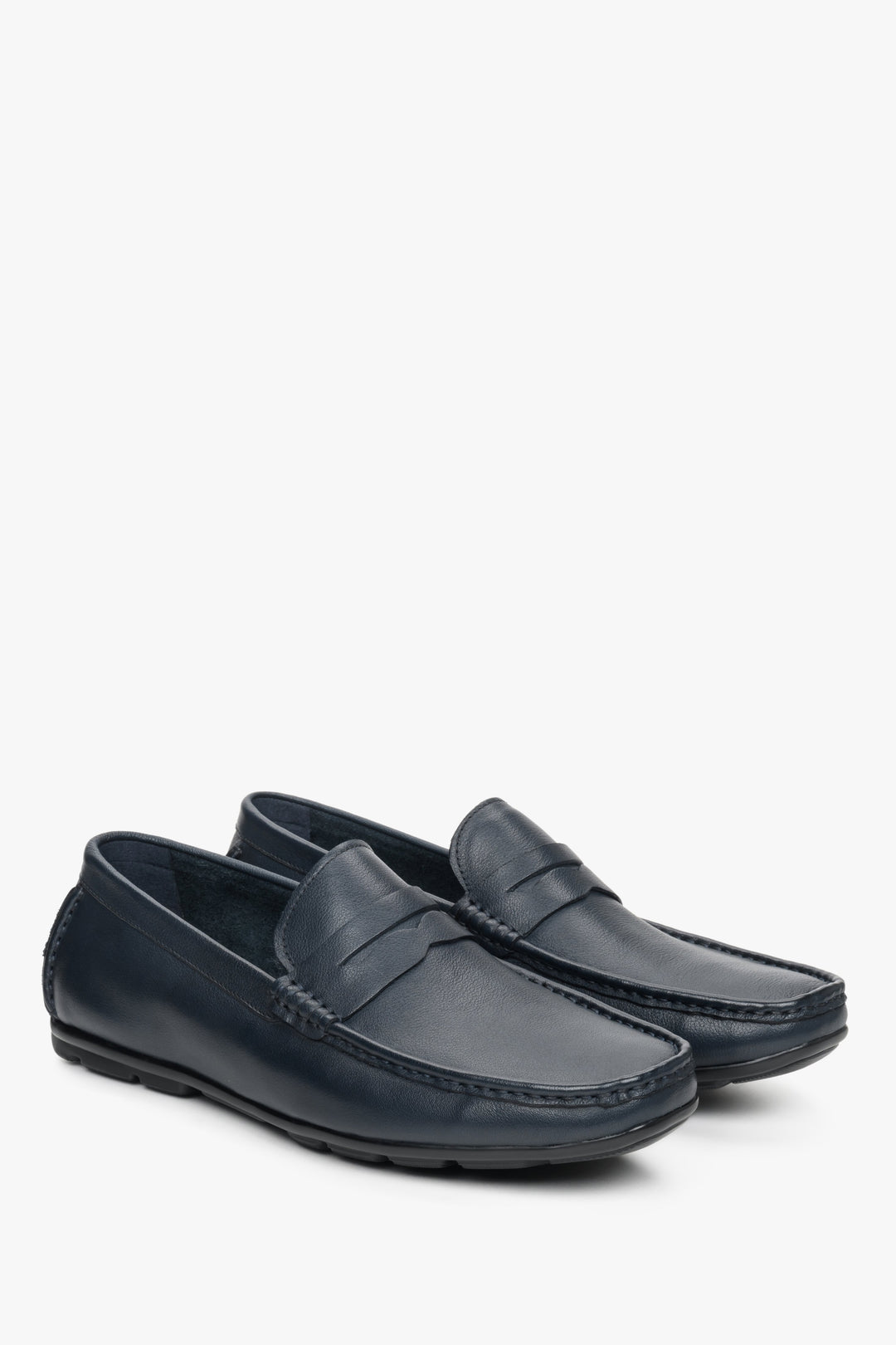 Estro men's navy blue leather loafers - presentation of the toe and side seam of the footwear.