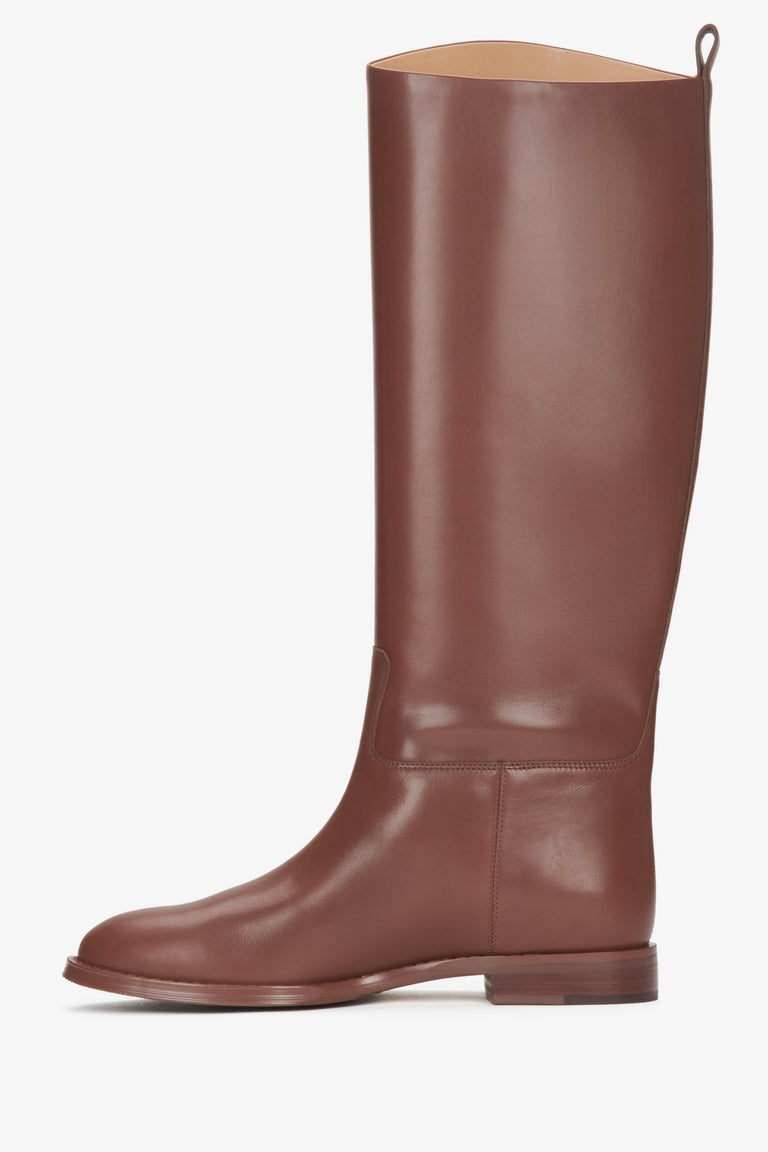 Women's brown knee-high boots with a wide shaft made of genuine leather Estro - side view of the shaft.