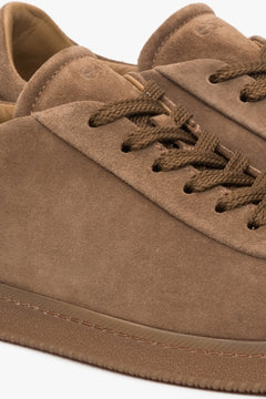 Brown men's sneakers by Estro, made of premium Italian genuine velour – details.