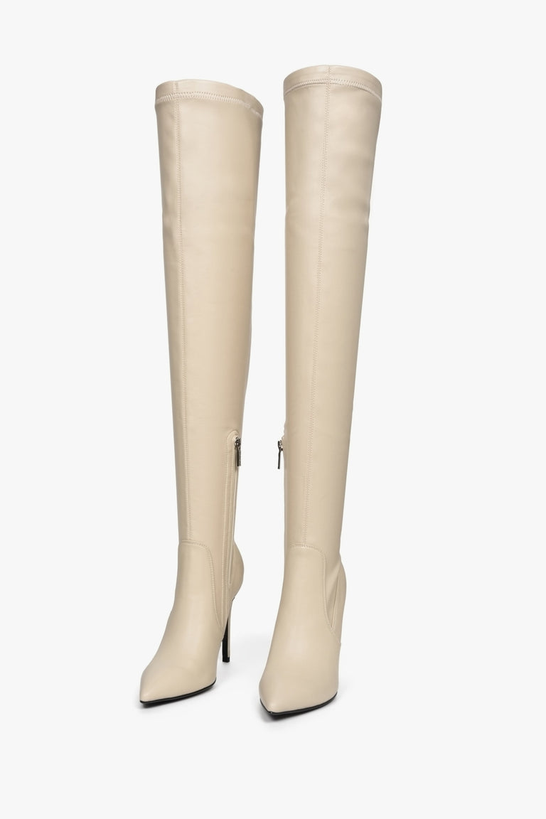 Estro women's boots in beige with a high, elastic shaft - the front of the shoes.