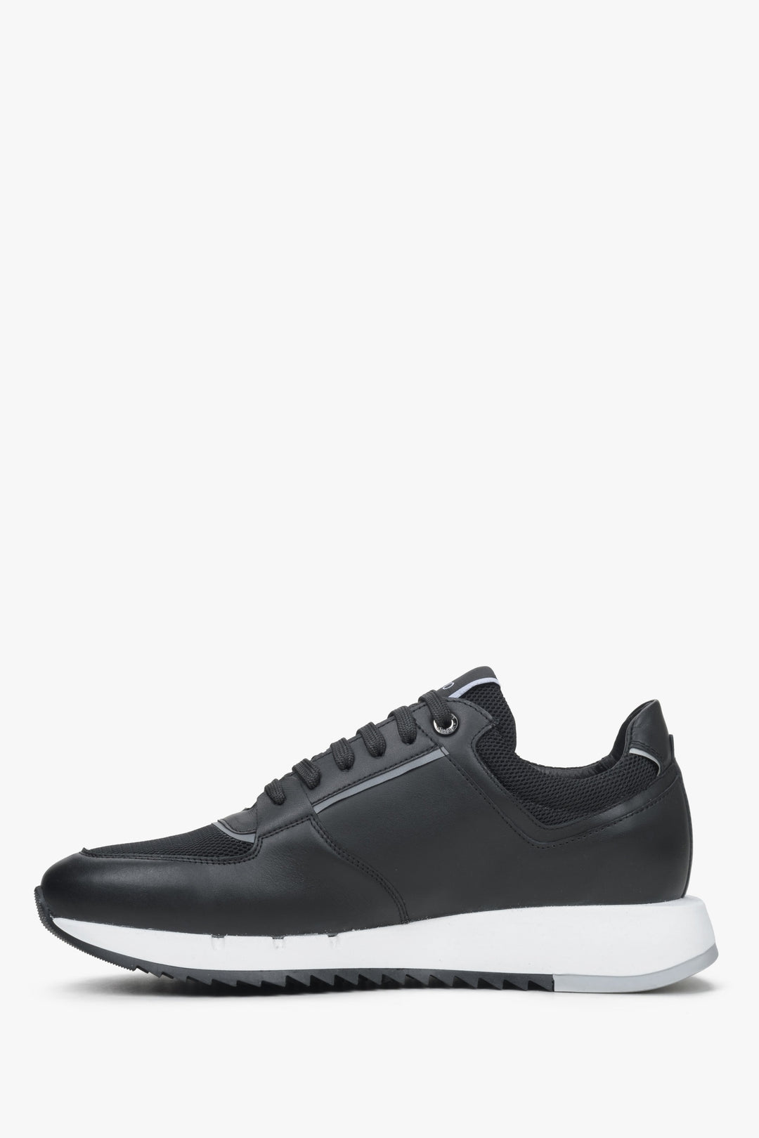 Comfortable men's black sneakers by Estro - shoe profile.