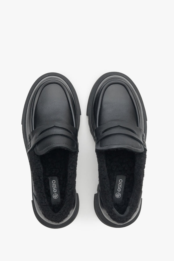 Women's black Estro moccasins with synthetic fur - top-down presentation.