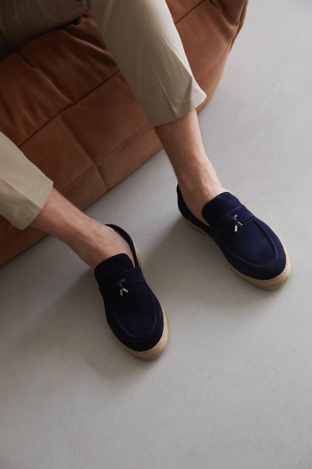 Velour men's loafers in navy blue for spring/fall - presentation on a model.