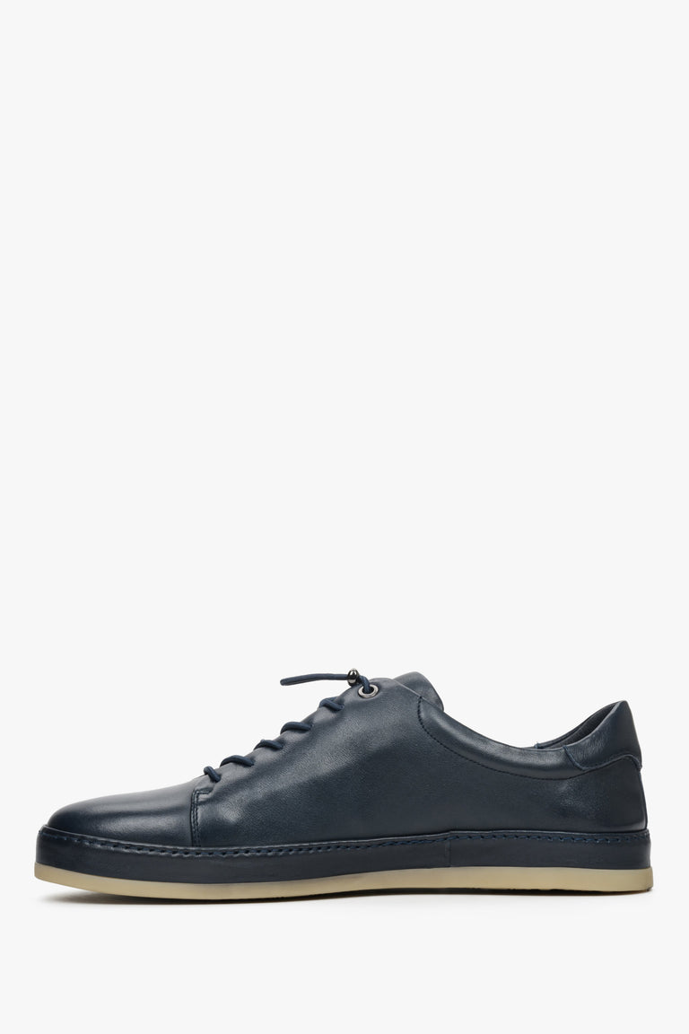 Men's Estro leather sneakers in navy blue for spring - shoe profile presentation.