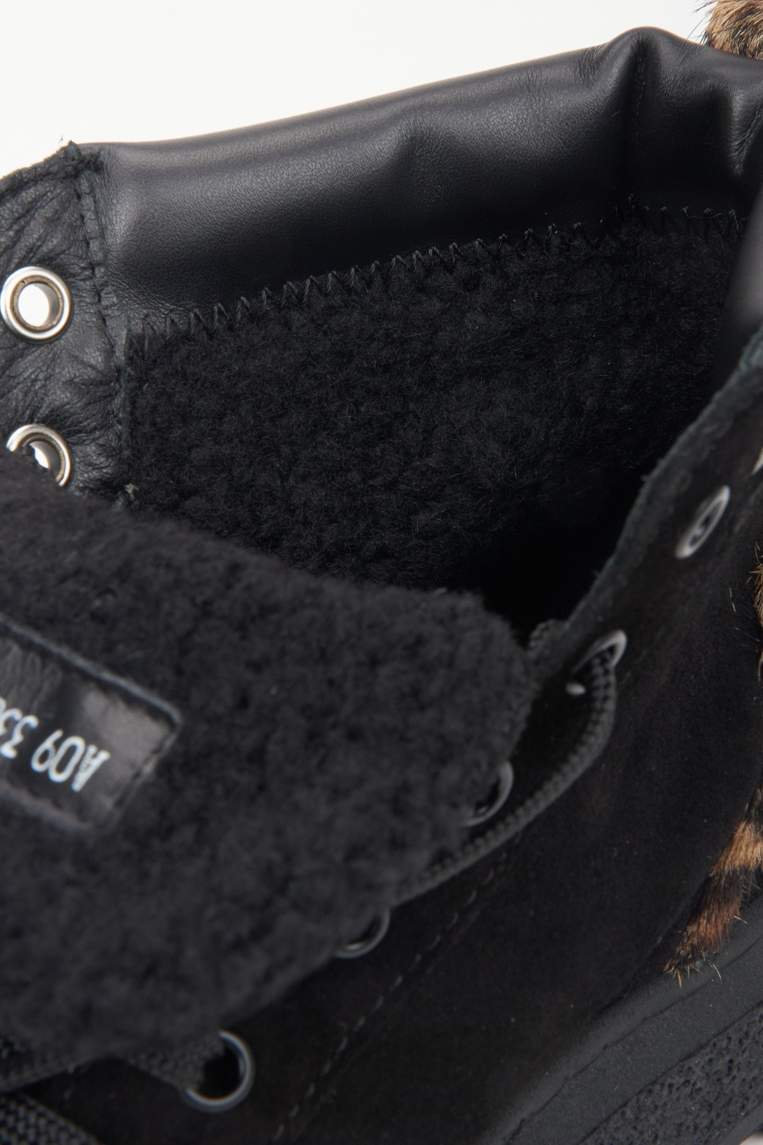 Black velour winter sneakers for women by Estro - close-up of the model's interior.